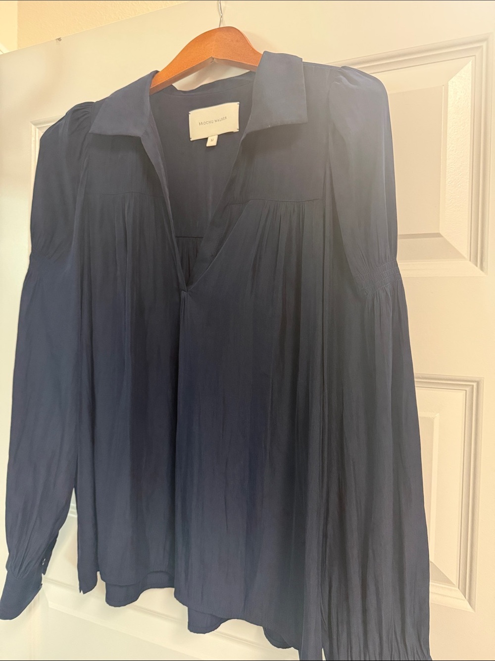 Brochu Walker size medium navy blue long sleeve top